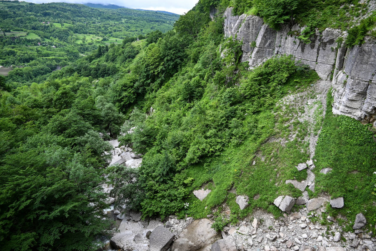 Водопады Кинчха, image of landscape/habitat.