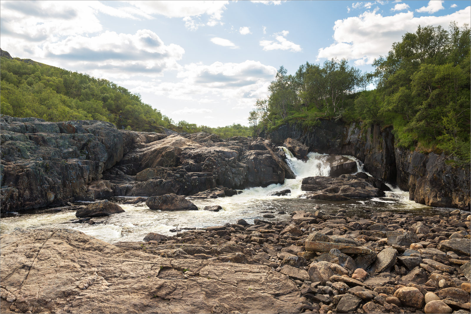 Мельничные водопады, изображение ландшафта.