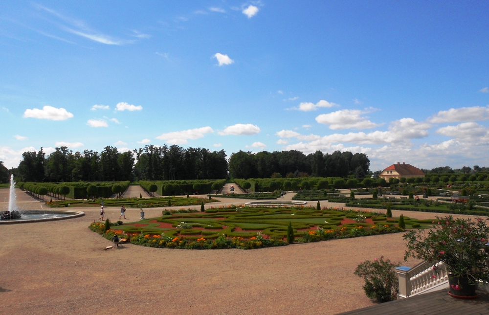 Рундальский дворец Бирона, изображение ландшафта.