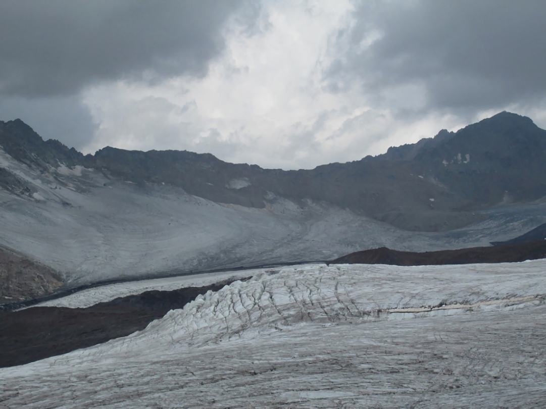 Большое Эльбрусское озеро, image of landscape/habitat.