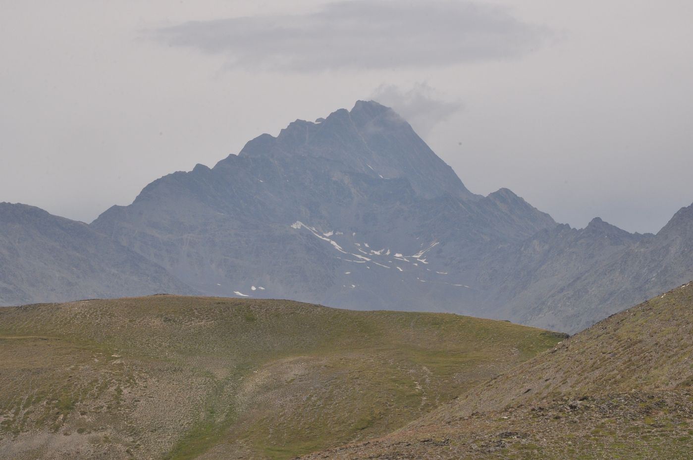 Окрестности перевала Чаухи, image of landscape/habitat.