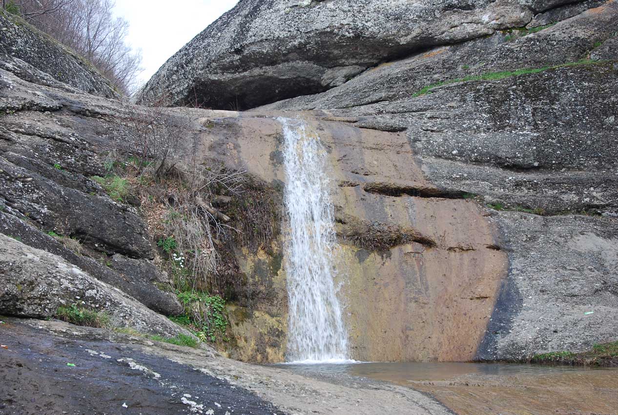 Водопад Джурла в Крыму