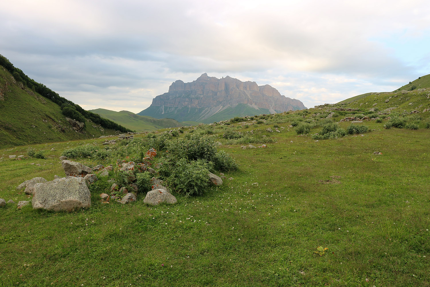Псыгансу в верхнем течении, image of landscape/habitat.