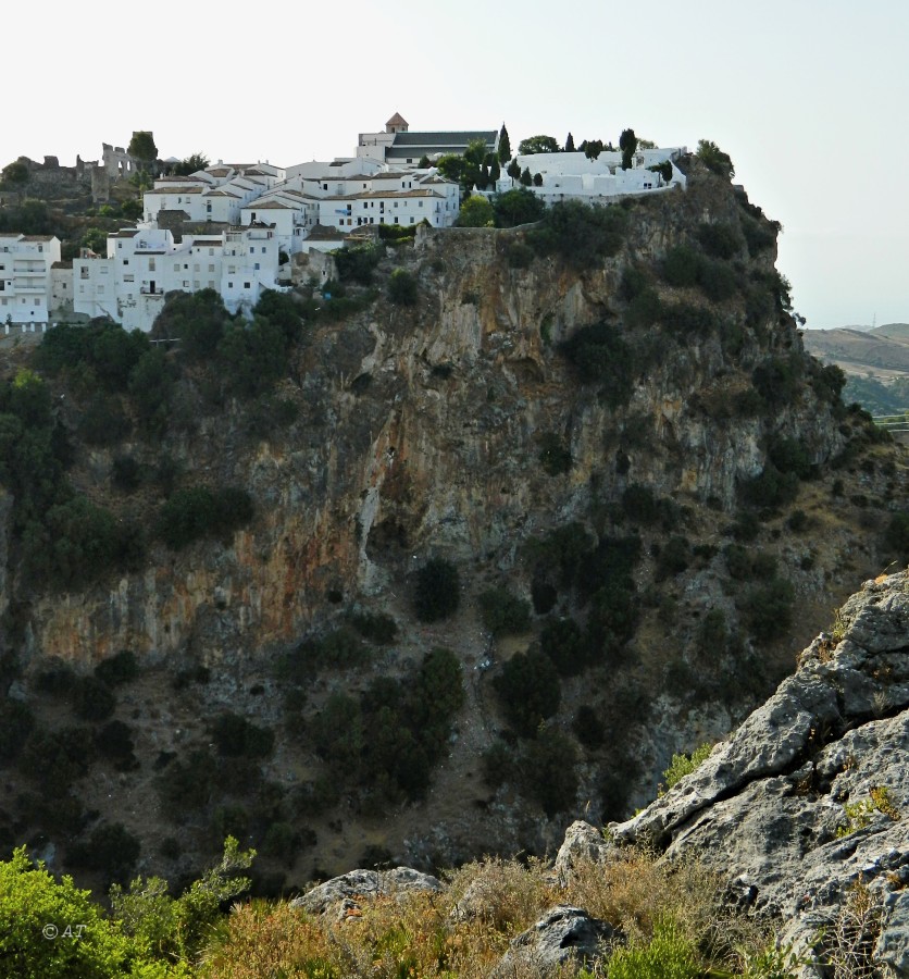 Касарес (Casares), изображение ландшафта.