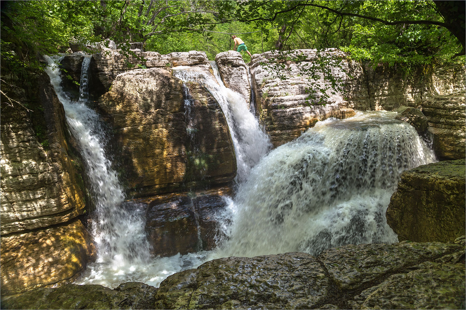 Водопады Кинчха, image of landscape/habitat.