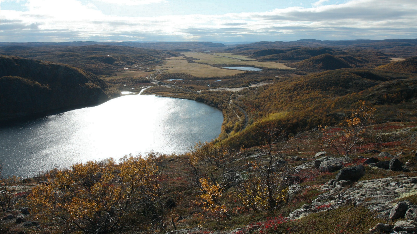 Дикое озеро, изображение ландшафта.