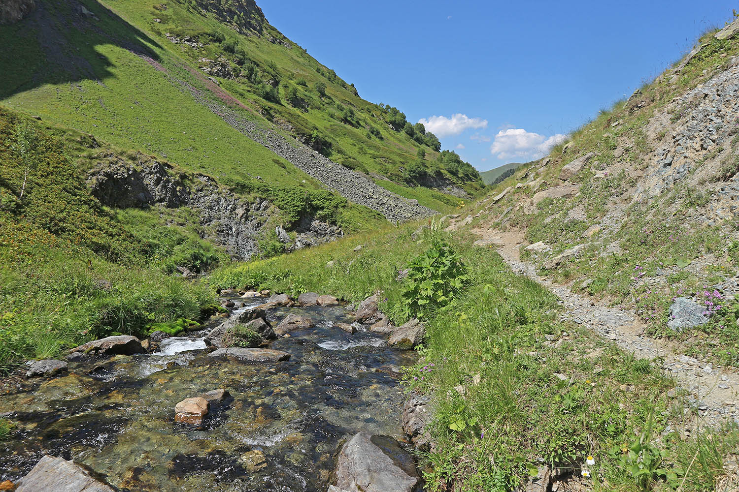 Долина реки Загедан, изображение ландшафта.