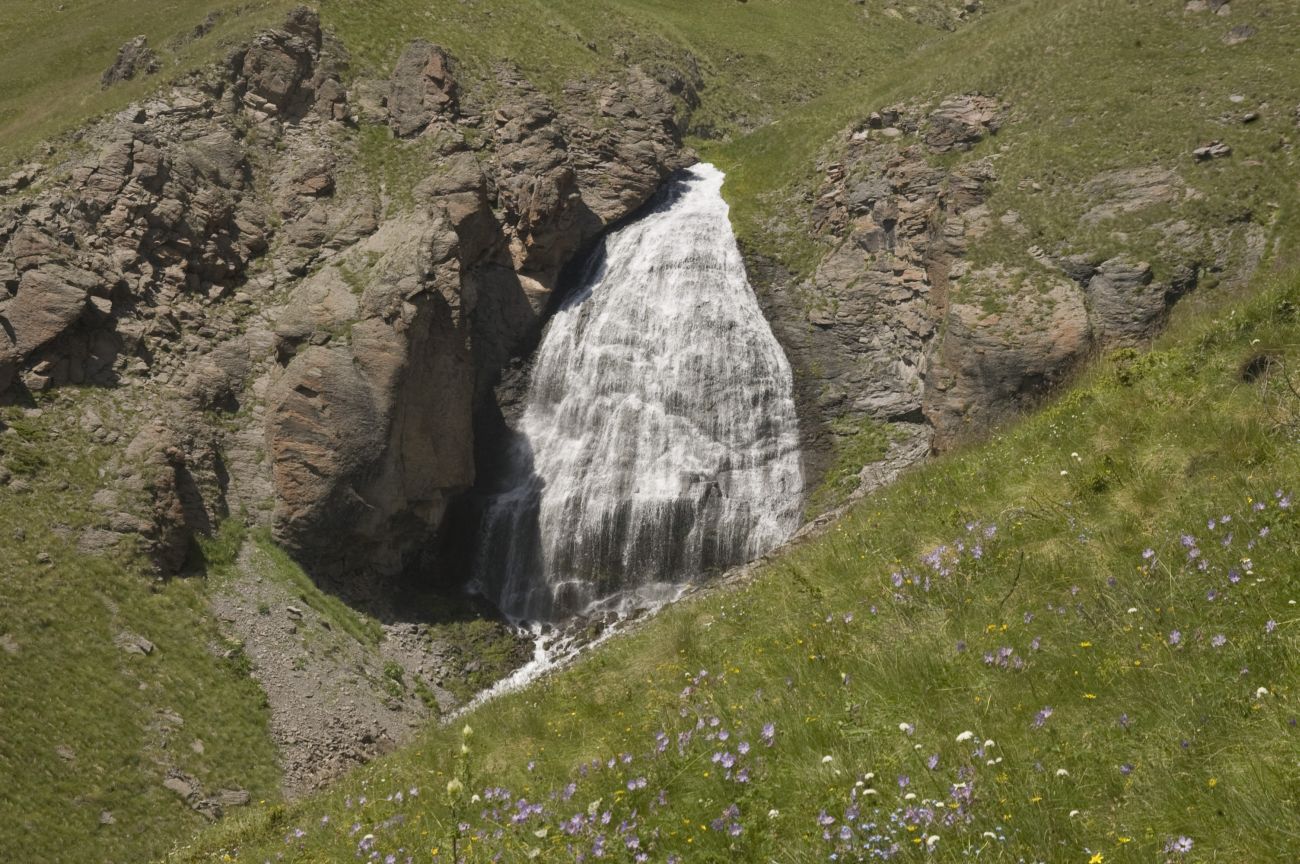 Водопад Девичьи Косы, изображение ландшафта.