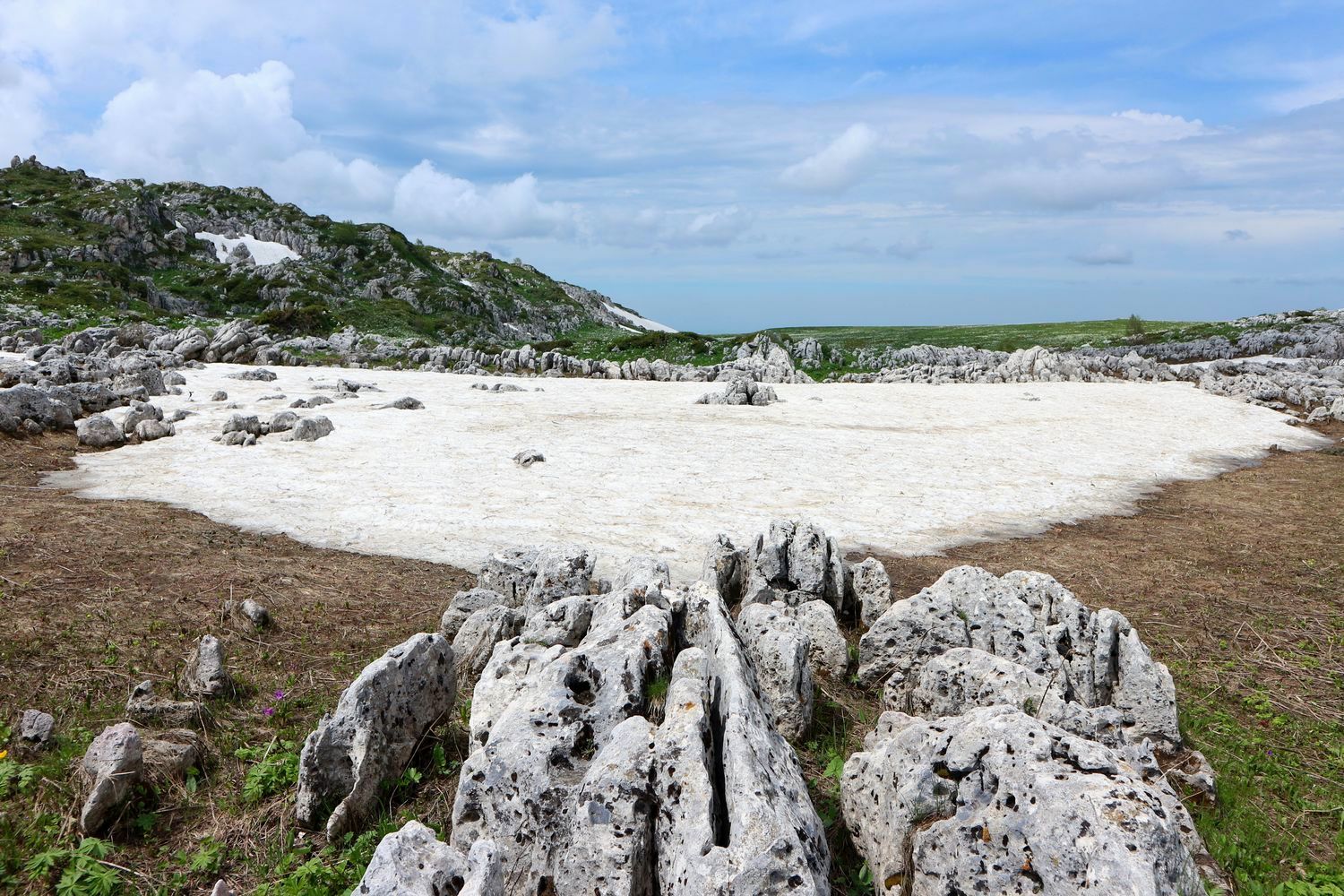 Каменное море фото Тающий снежник в окружении... - Каменное Море - Landscapes and habitats - Planta