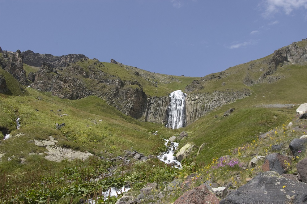 Долина реки Терскол, image of landscape/habitat.