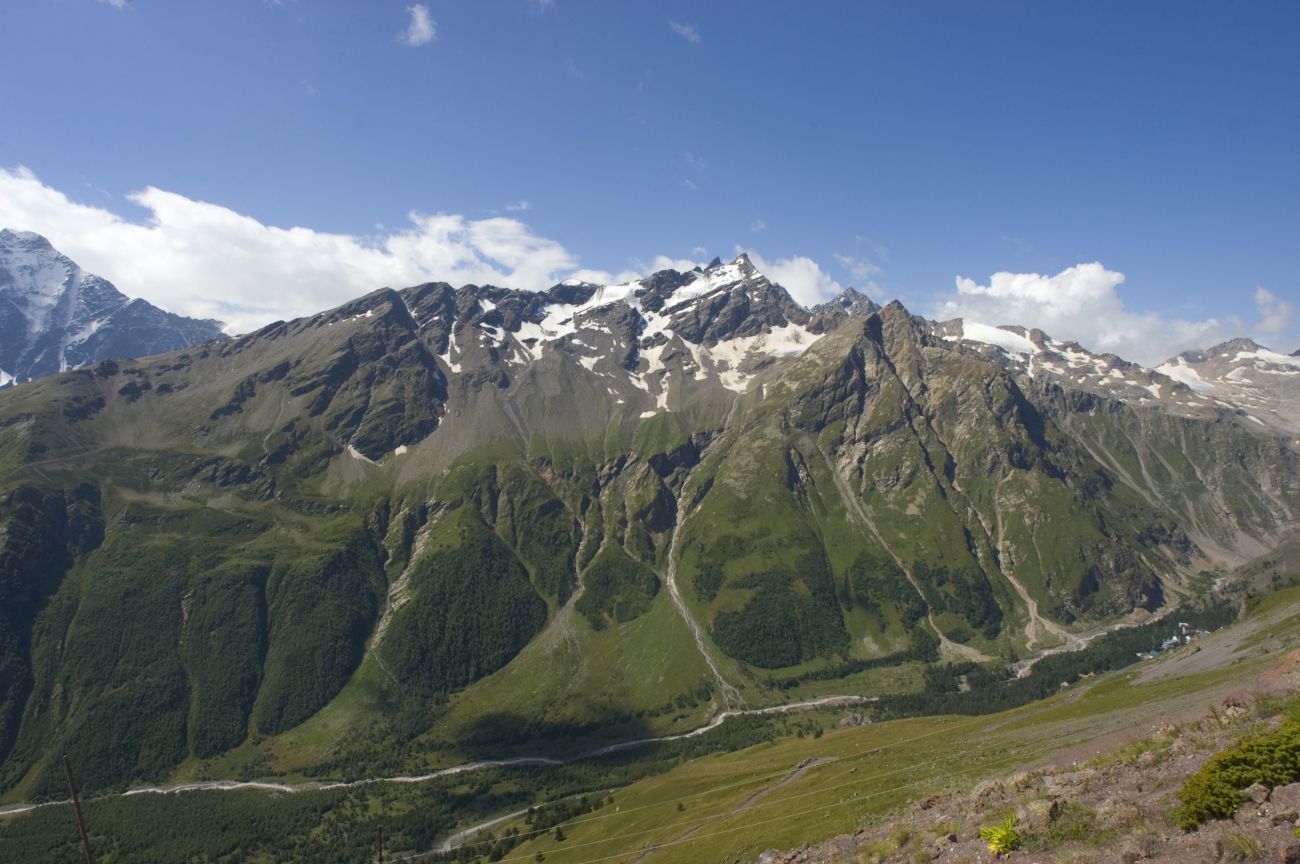 Северный склон горы Чегет, image of landscape/habitat.