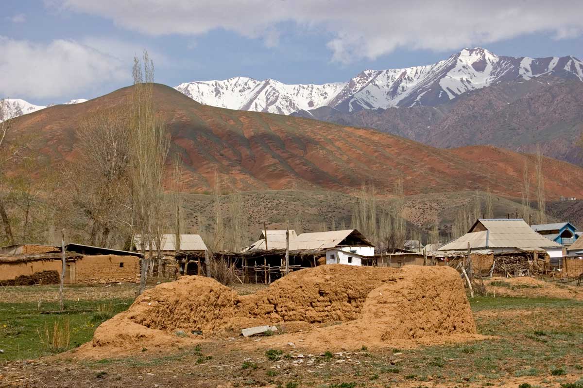 Окрестности села Кызыл-Ой, image of landscape/habitat.