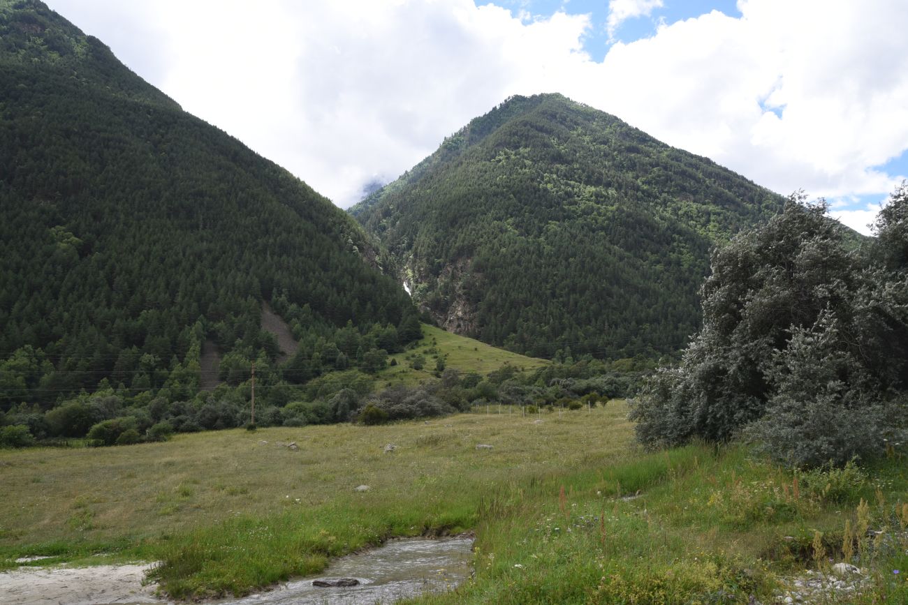 Памятник первовосходителям, image of landscape/habitat.