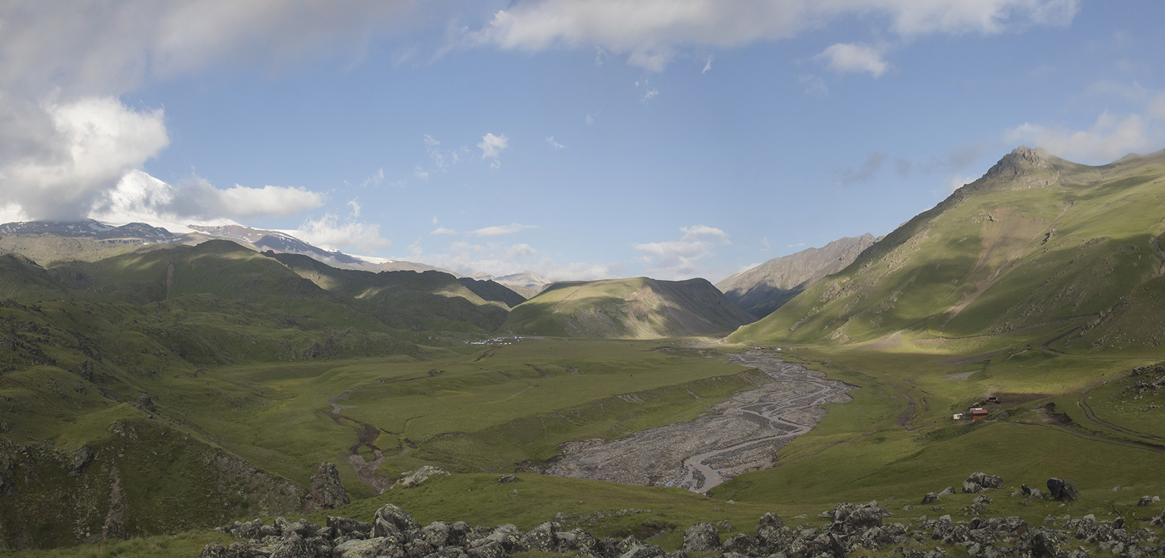 Долина реки Кызыл-Кол, изображение ландшафта.