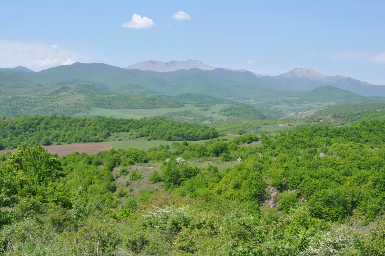 Окрестности деревни Схторашен, изображение ландшафта.