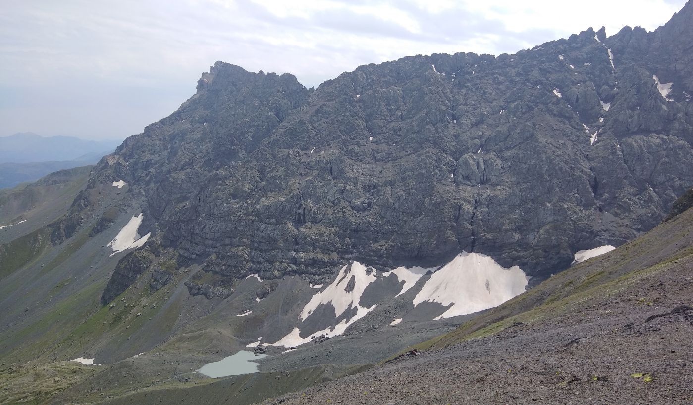 Окрестности перевала Чаухи, image of landscape/habitat.