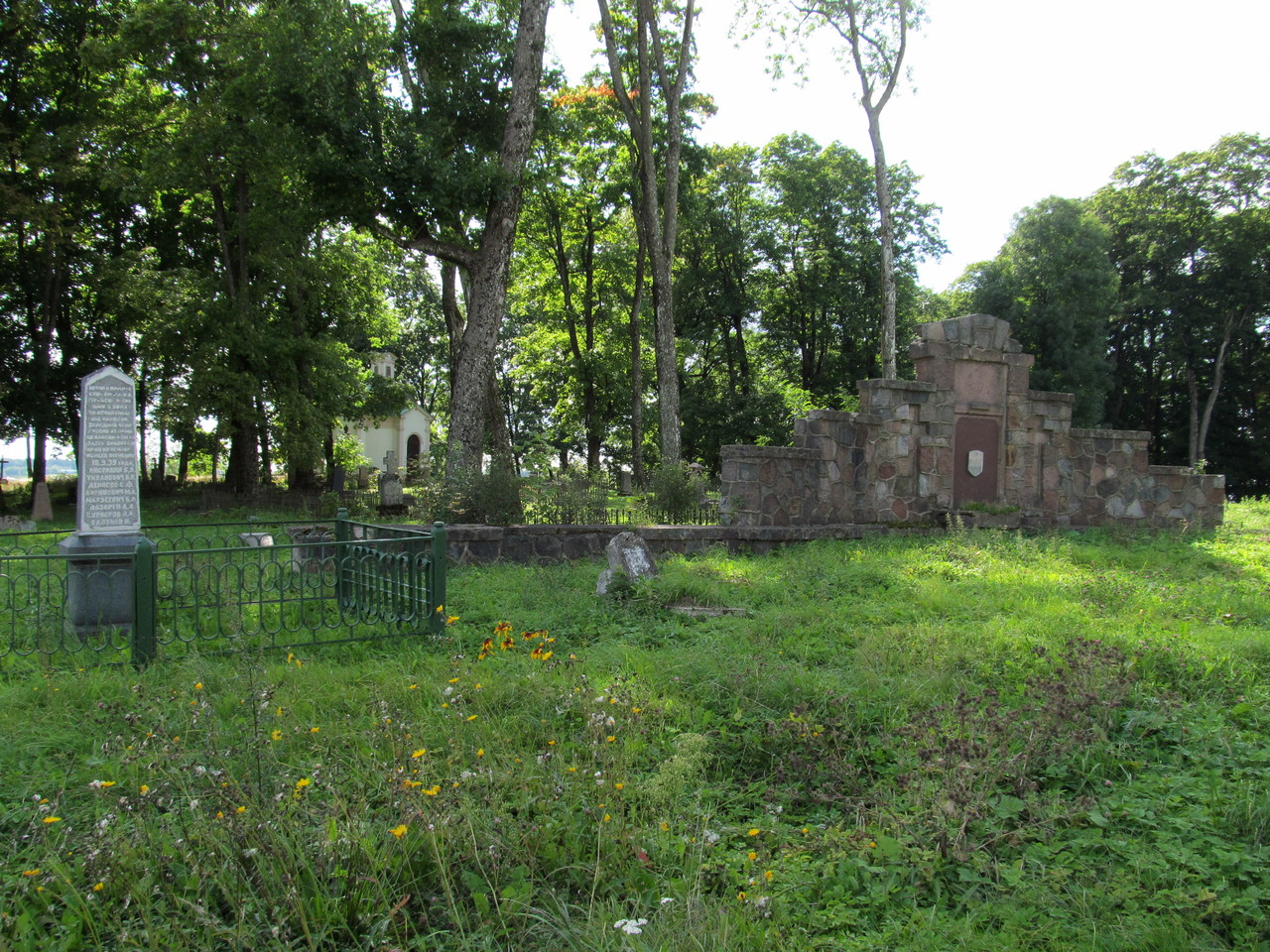 Старое Католическое кладбище, изображение ландшафта.