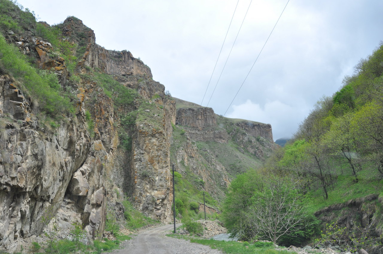 Ущелье реки Тартар, изображение ландшафта.