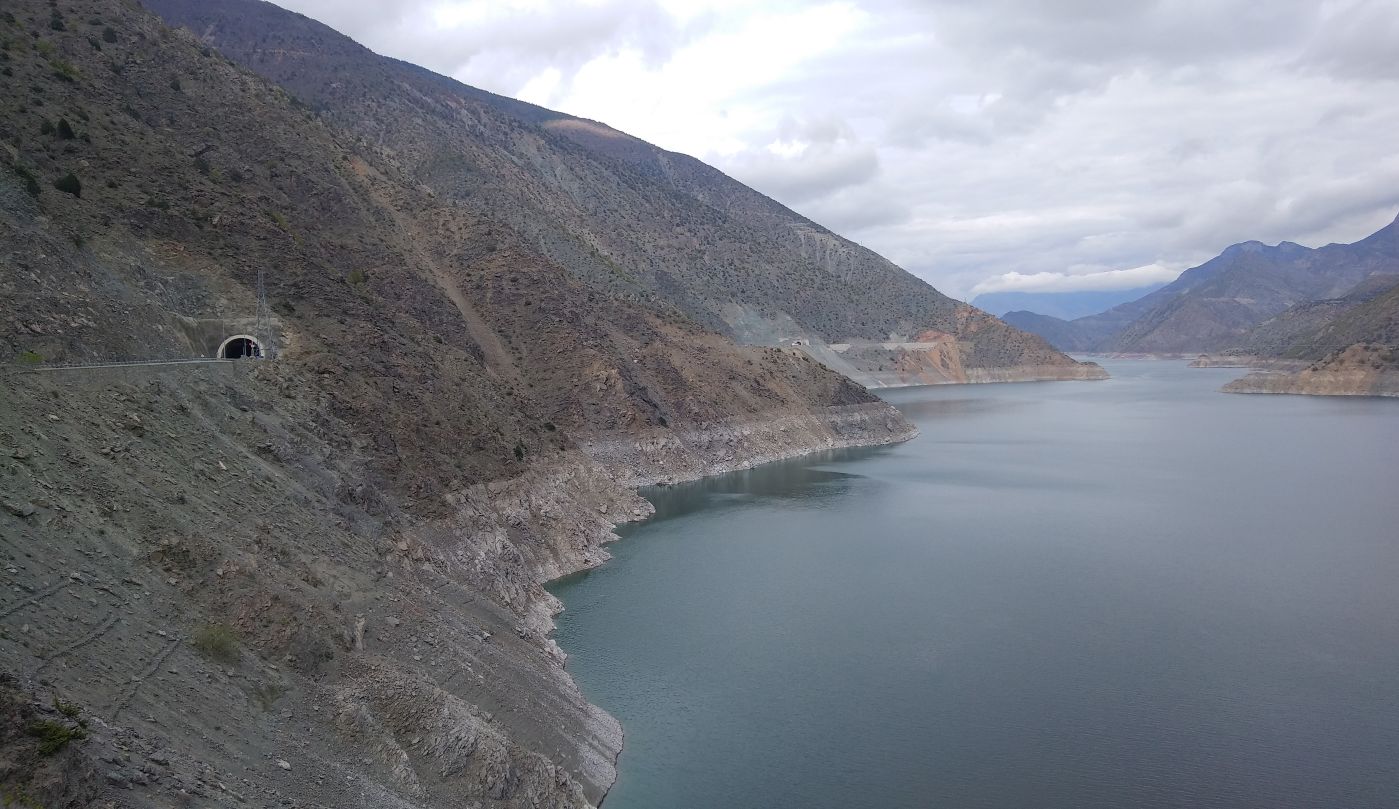 Чорохское водохранилище, изображение ландшафта.