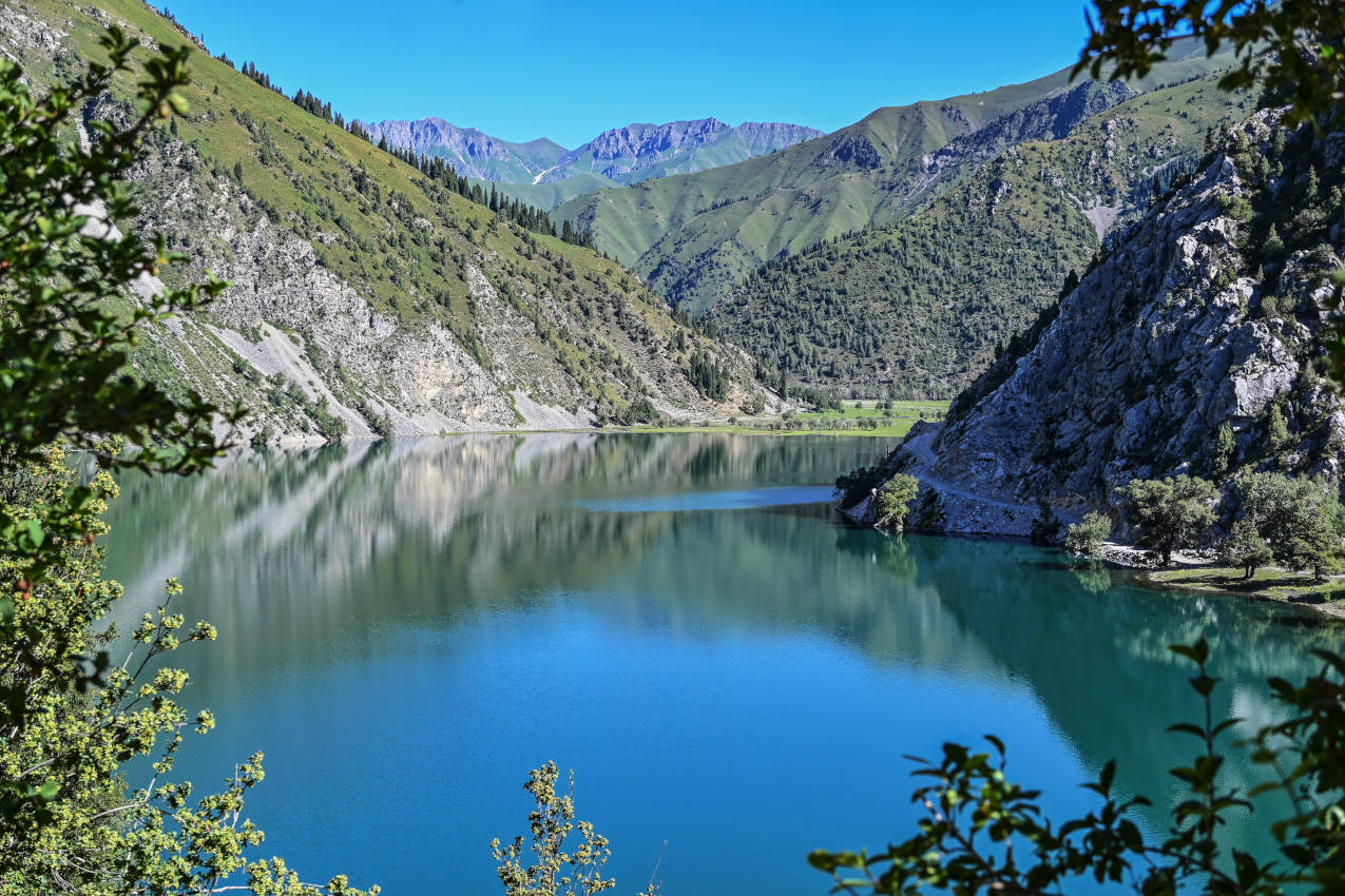 Озеро Кара-Камыш, изображение ландшафта.