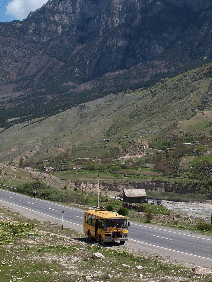 Середина Алагирского ущелья, image of landscape/habitat.