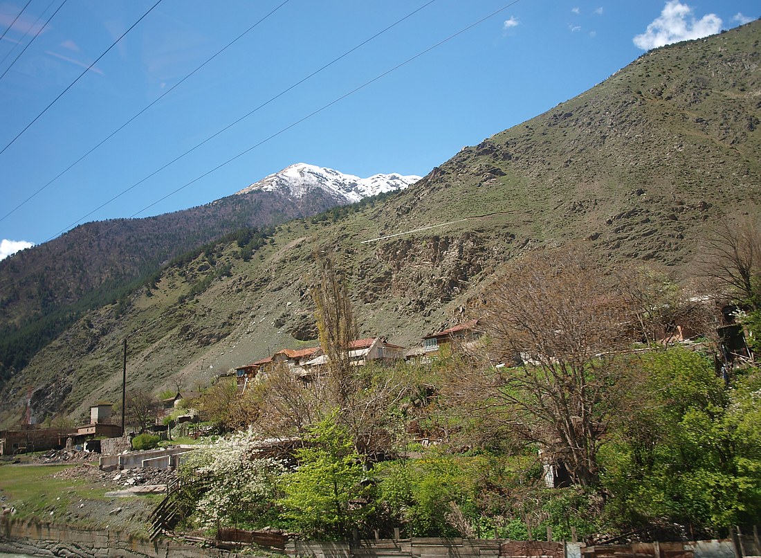 Середина Алагирского ущелья, image of landscape/habitat.