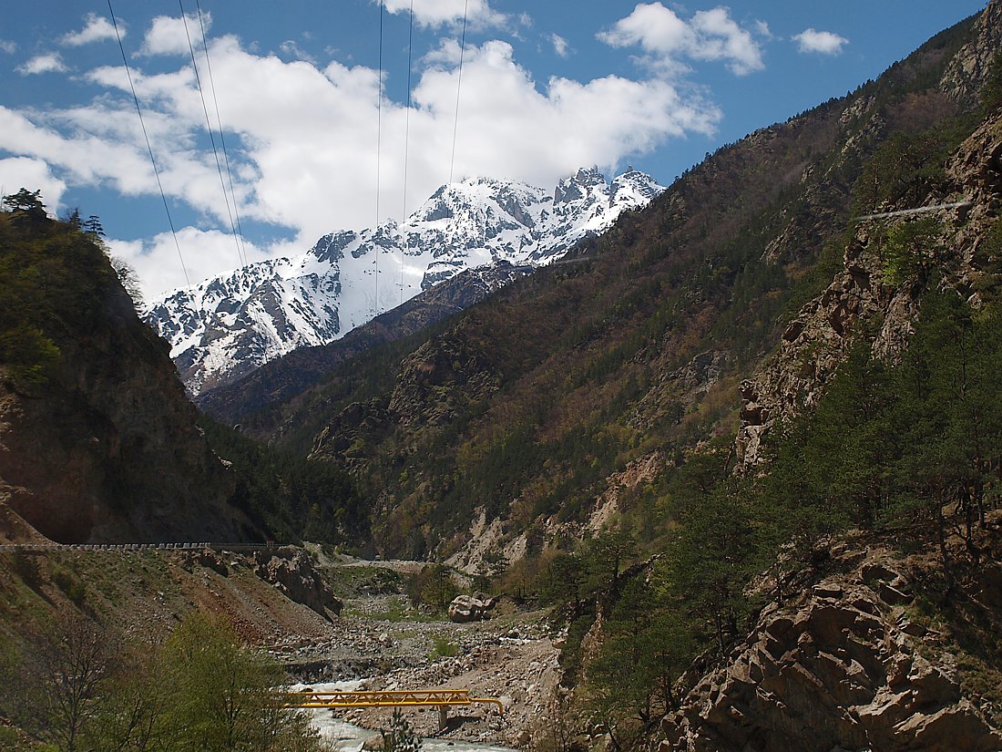 Середина Алагирского ущелья, image of landscape/habitat.