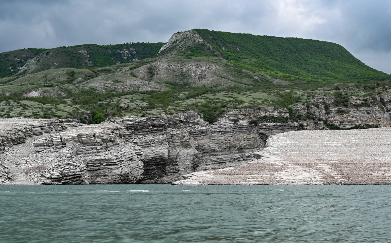 Долина Чиркейского водохранилища, image of landscape/habitat.