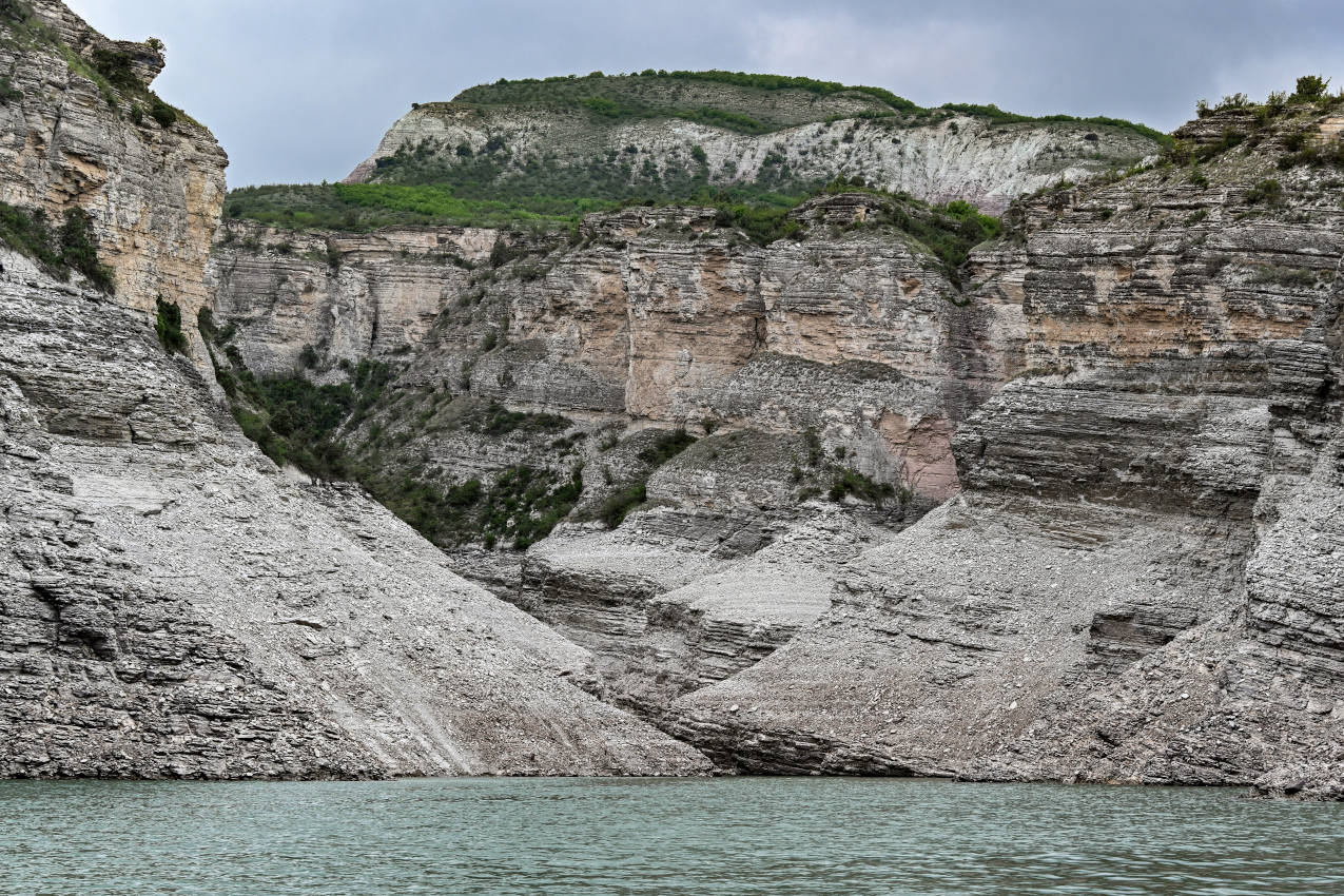 Долина Чиркейского водохранилища, изображение ландшафта.