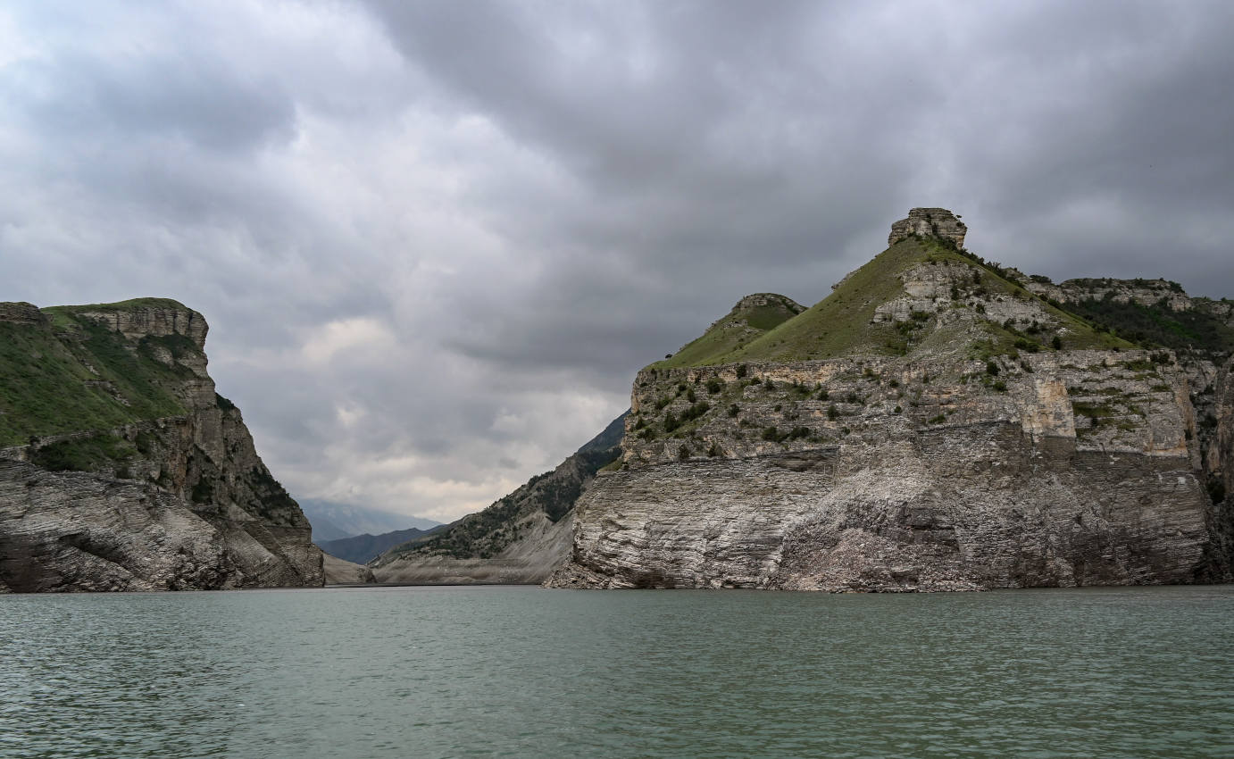 Долина Чиркейского водохранилища, image of landscape/habitat.