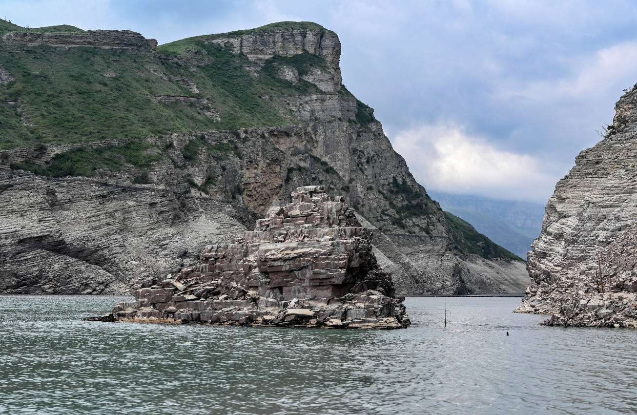 Долина Чиркейского водохранилища, image of landscape/habitat.