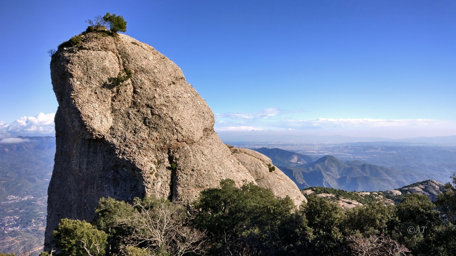 Монтсеррат, image of landscape/habitat.