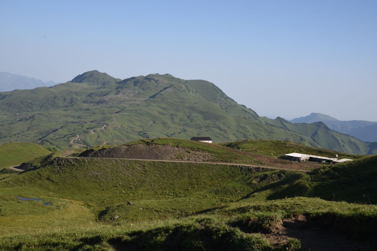 Окрестности горы Чархунышкорт, image of landscape/habitat.