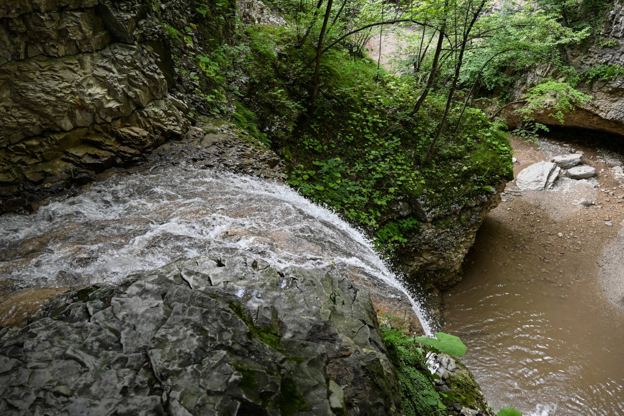 Нихалойские водопады, image of landscape/habitat.