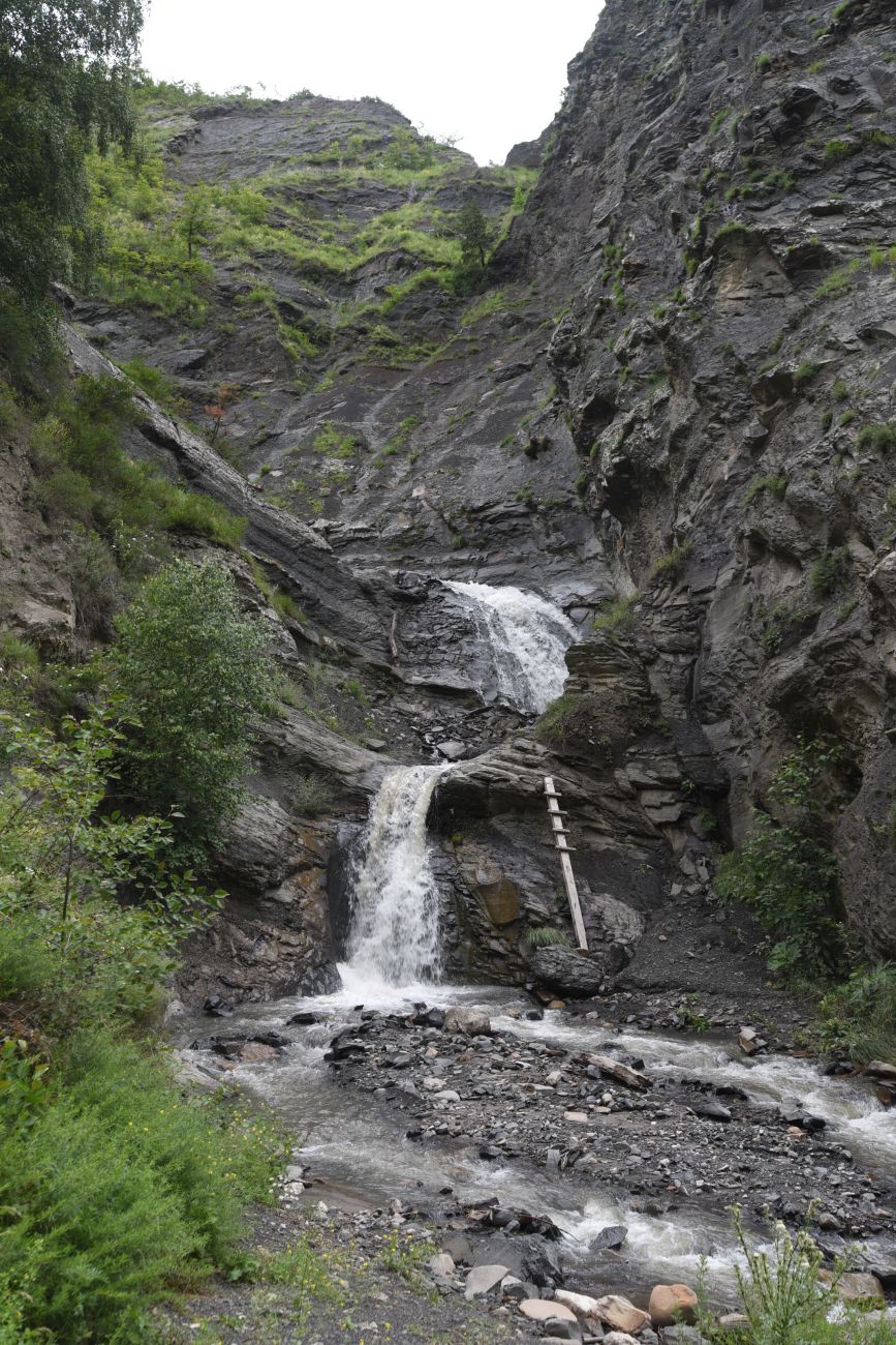 Окрестности водопада Цеси, изображение ландшафта.