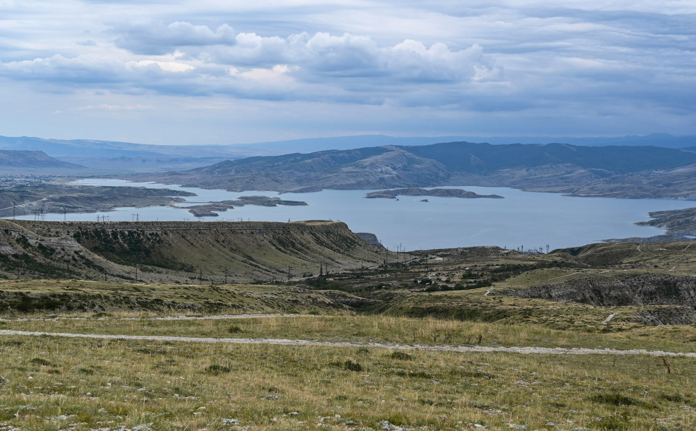 Долина Чиркейского водохранилища, изображение ландшафта.