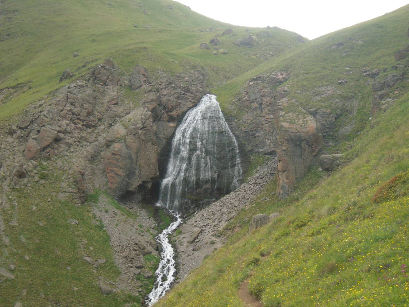 Водопад "Девичьи косы", image of landscape/habitat.