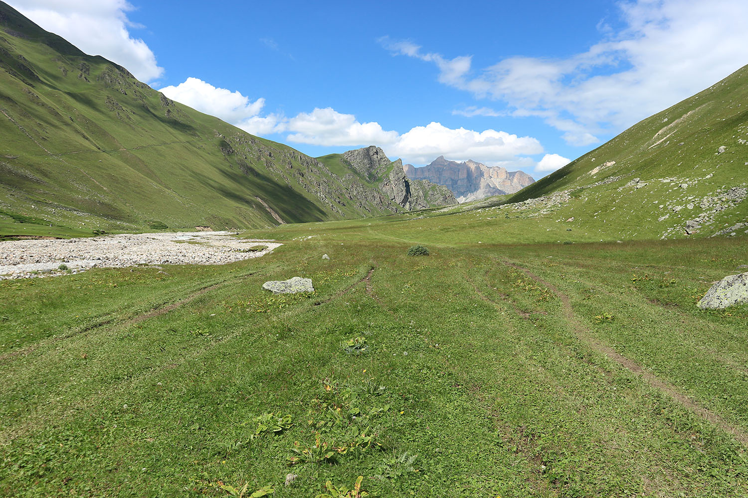 Псыгансу в верхнем течении, image of landscape/habitat.