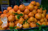 genus Citrus. Плоды. Китай, провинция Хунань, национальный парк \"Чжанцзяцзе\", на рынке. 06.06.2024.